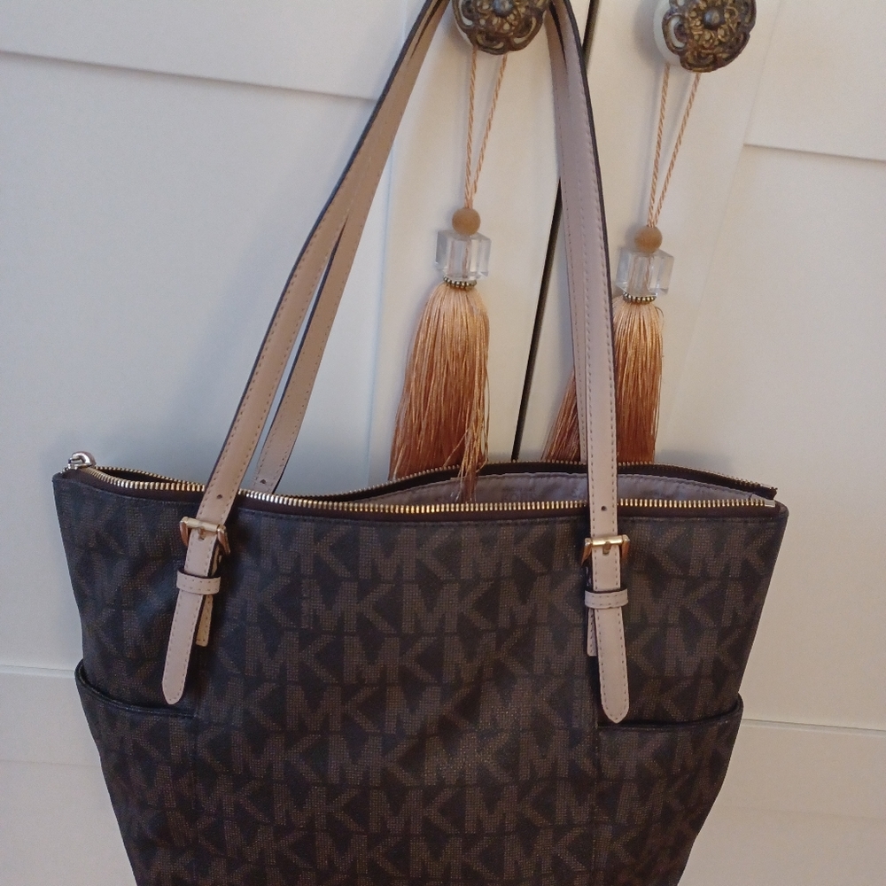 Michael Kors bag - Picture 3 of 7